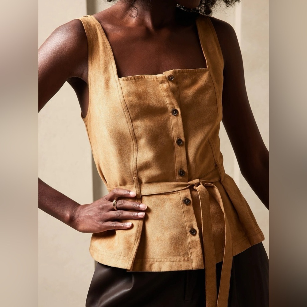 BANANA REPUBLIC Tan Button-Up Top
